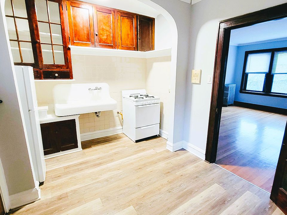 1st image of 1900 W Wilson Ave #3A
