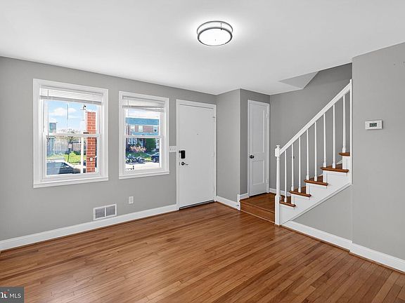 4th image of 3425 Dunran Rd