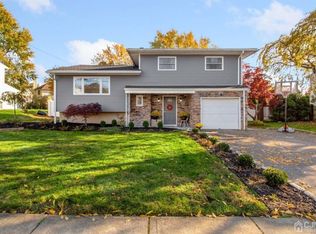 20 Blueberry Dr, Milltown, NJ 08850