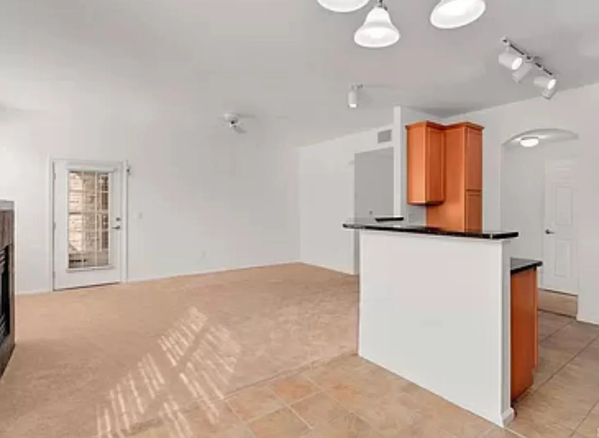 2 bed, 1180 sqft, $2,100 — Photo 4