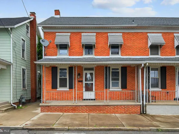 19 S Water St, Spring Grove, PA 17362