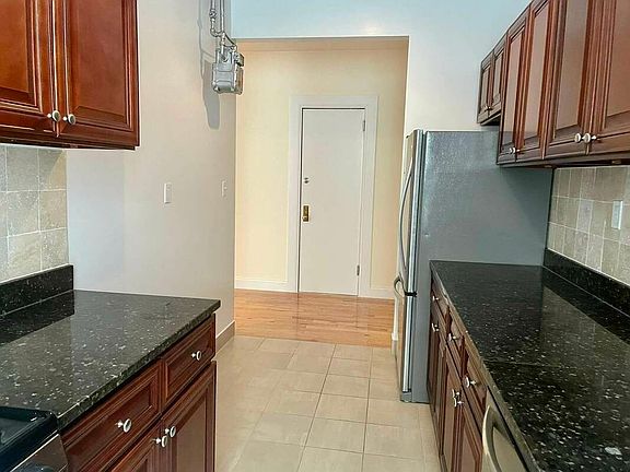 4th image of 250 Fort Washington Ave APT 4D