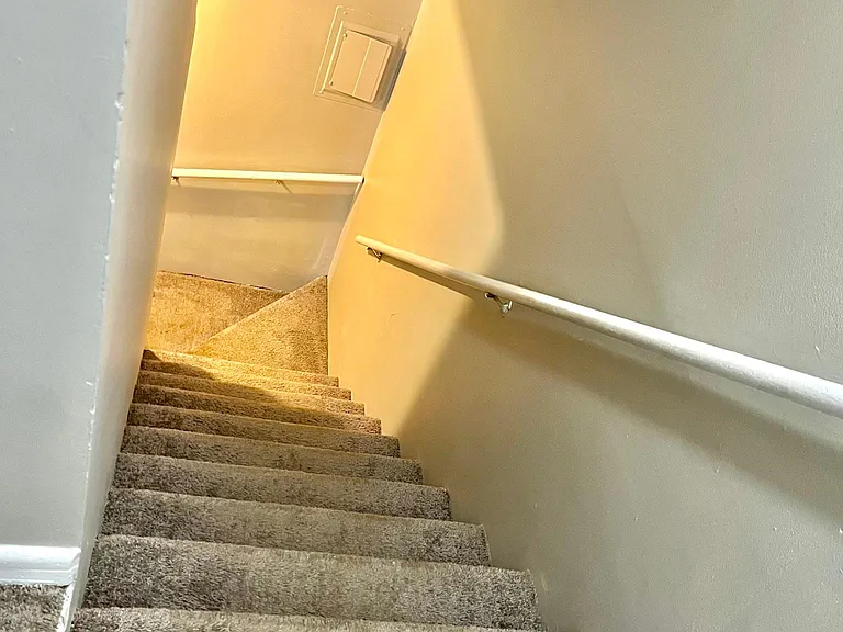 573 Delzan Pl — Photo 8