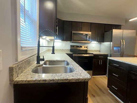 3rd image of 308 1/2 Hawley Ave