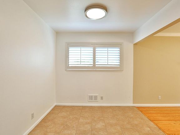 5th image of 5011 Moorpark Ave