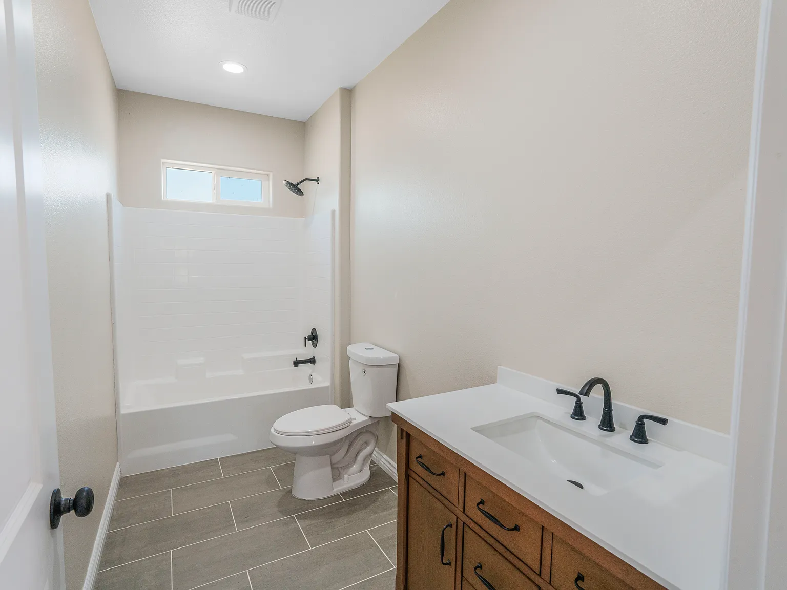 3 bed, 1215 sqft, $2,300 — Photo 4