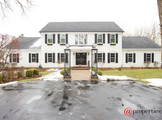 401 Brookmont Ln, North Barrington, IL 60010
