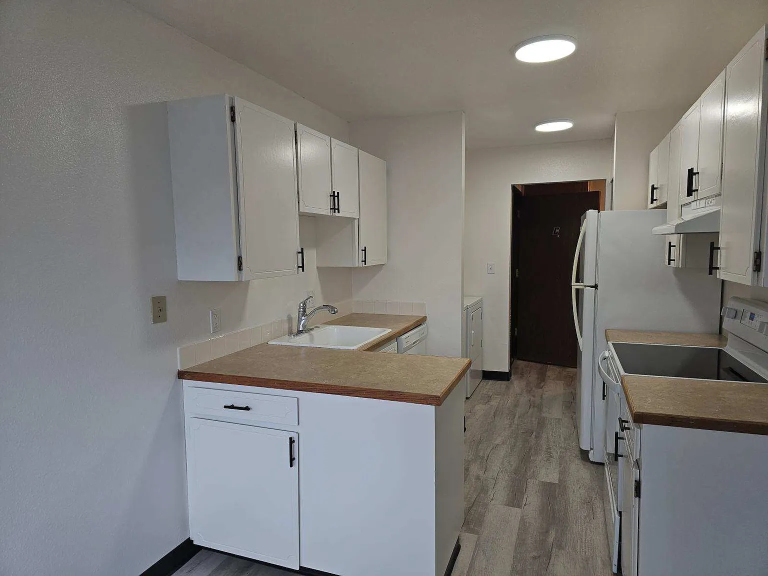 Oceanlake Estates Apartments — Photo 4