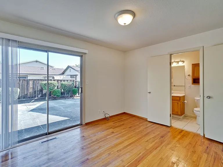1109 White Cliff Dr — Photo 47
