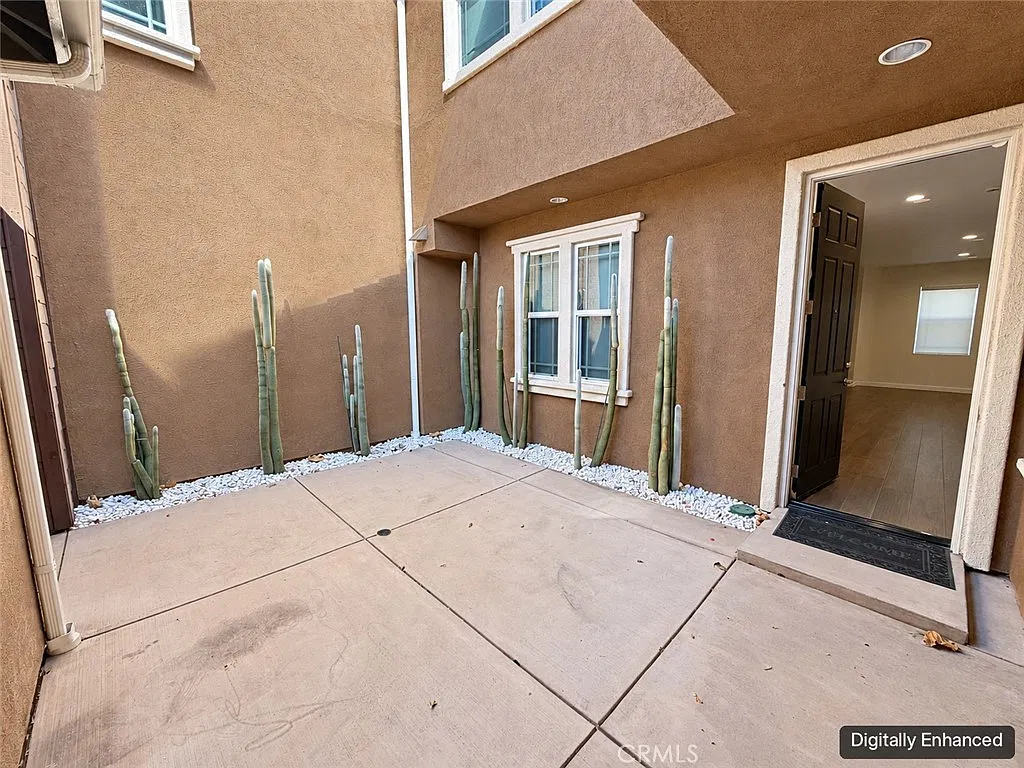2 bed, 2.5 bath, 1990 sqft, $4,125 — Photo 3