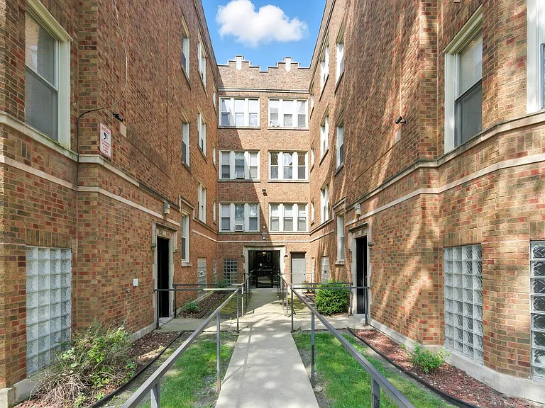 7150 S Cornell Ave #2W — Photo 10