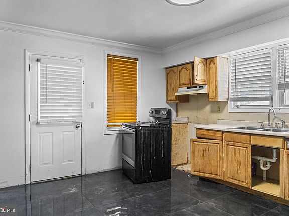 5th image of 622 Franklin Ave