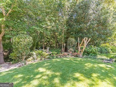 4th image of 9385 Knollcrest Blvd