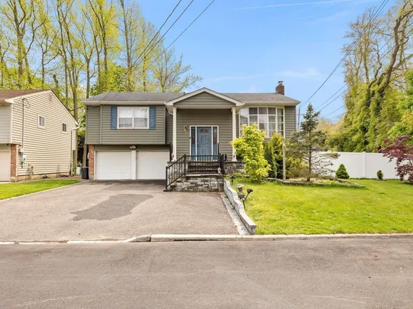 3300 Seneca Place, Wantagh, NY 11793