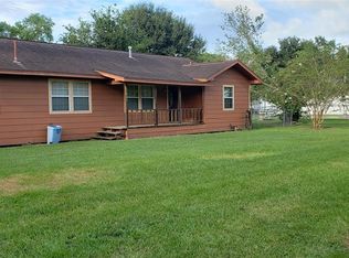 605 Lee Ave, Anahuac, TX 77514
