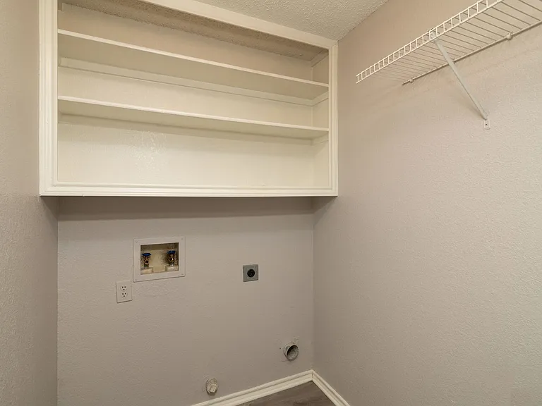 1329 Maywood Ct — Photo 11