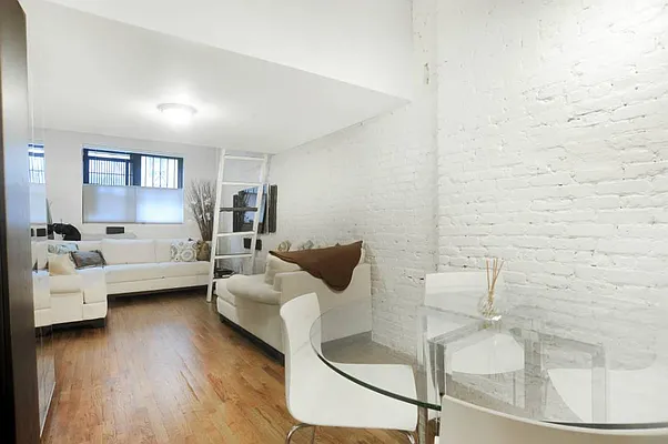 Rented by Town Residential | media 4
