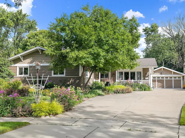1777 Highland Blvd, Hoffman Estates, IL 60169