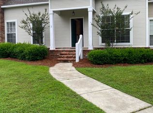 2 Gardenview Ln, Hattiesburg, MS 39402