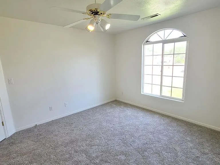 3851 W 200 N — Photo 9