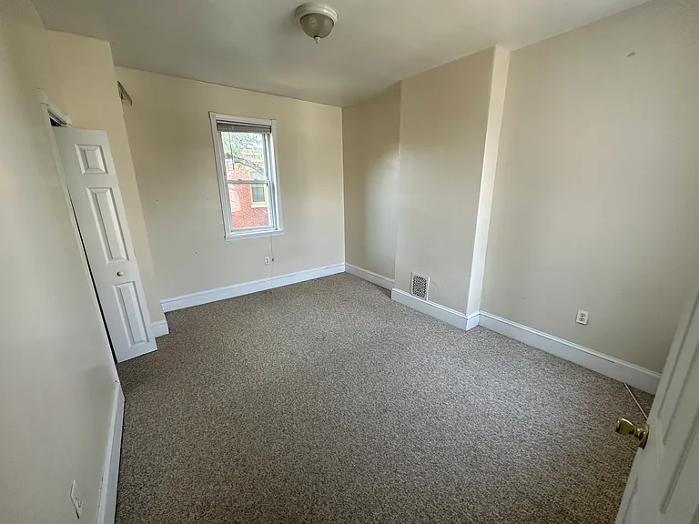 2205 Madison Sq — Photo 19