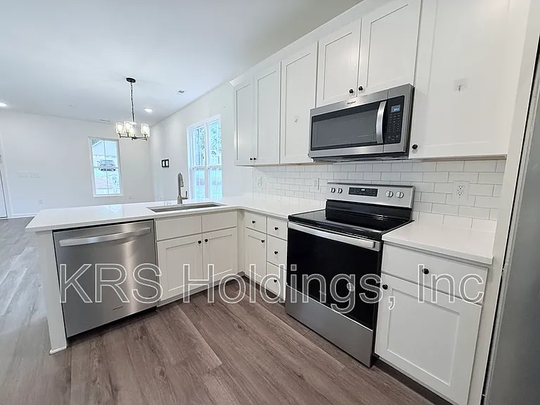 1420 Maplewood Dr #C — Photo 7