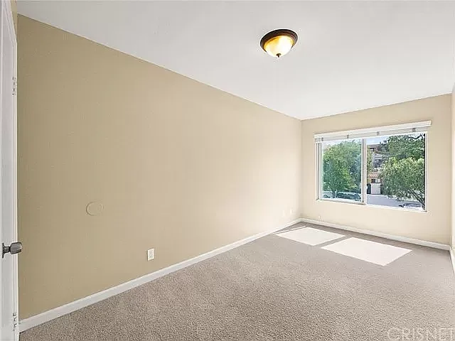 2054 Los Feliz Dr — Photo 7