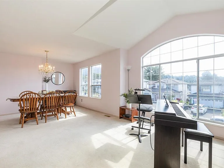1378 Kenney St — Photo 28