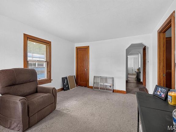 2nd image of 1036 Hollywood Heights Rd