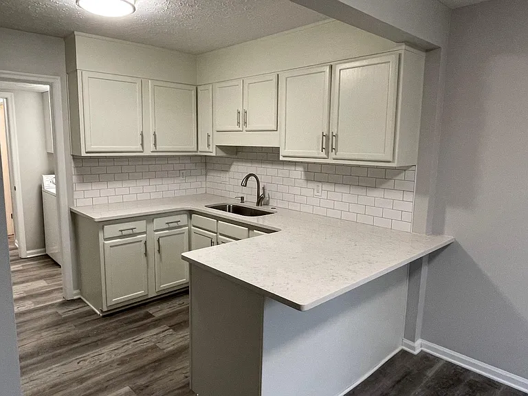 902 Wenwood Cir — Photo 8