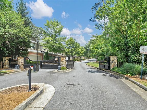 3rd image of 114 Creighton Ln