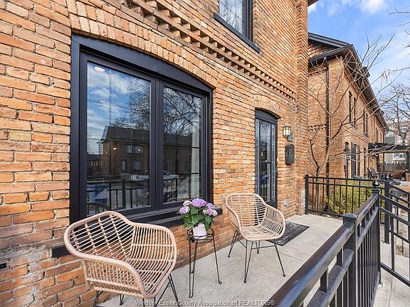 2nd image of 817 Monmouth Rd