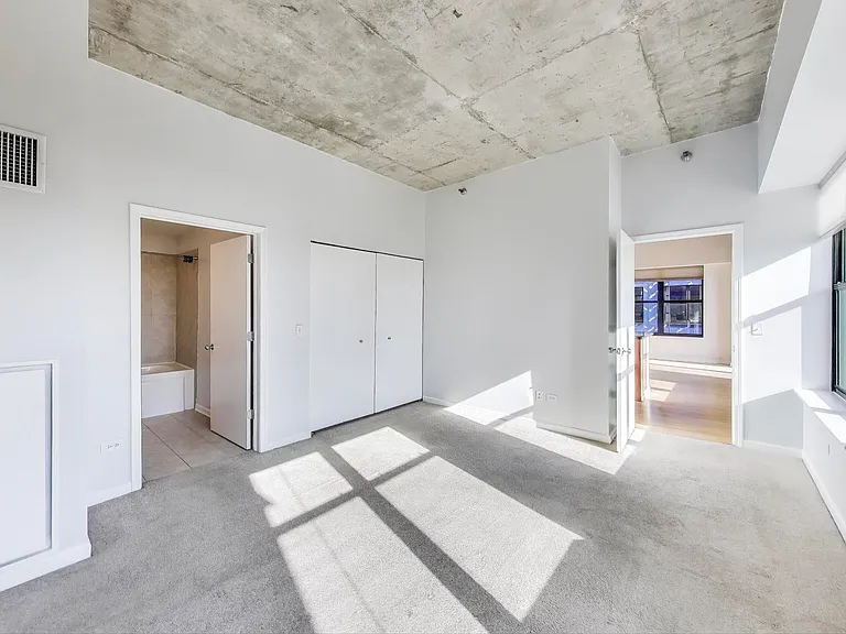 1122 W Catalpa Ave #803 — Photo 10