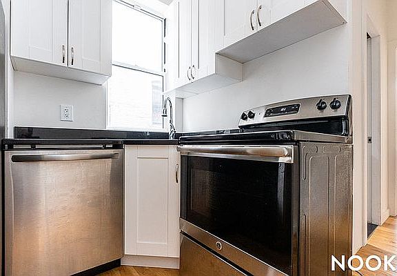 4th image of 459 Chauncey St APT 2R