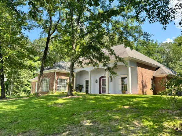 1521 Lake Mimosa Dr, Raymond, MS 39154