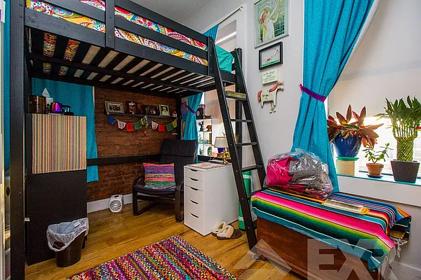 Rented by EXR | media 9