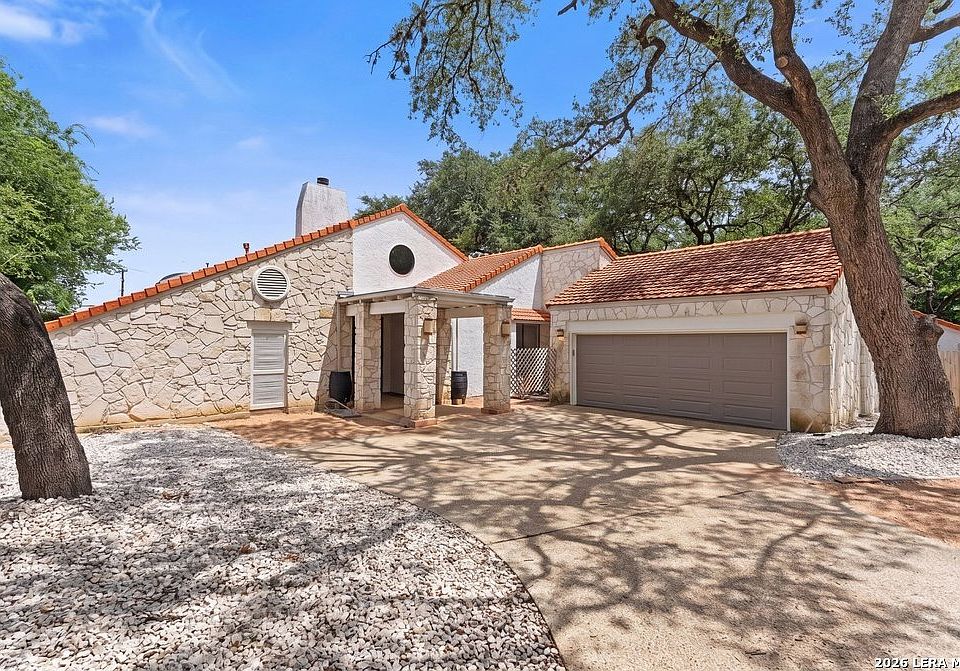 1st image of 3915 Hunters Crest St