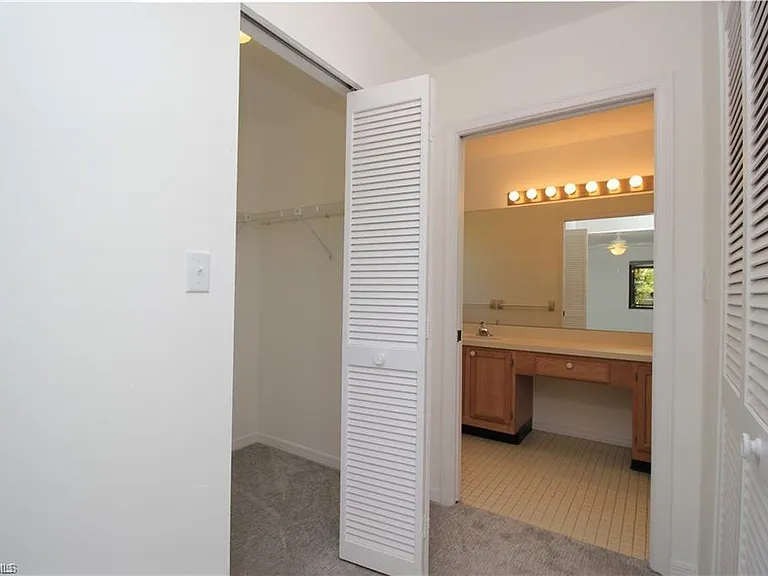 224 Erie Dr — Photo 10