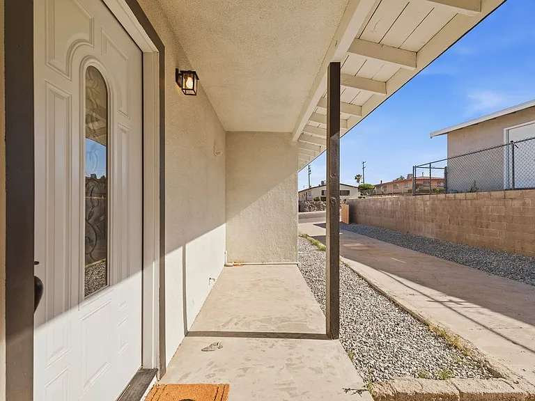937 Elizabeth St — Photo 9
