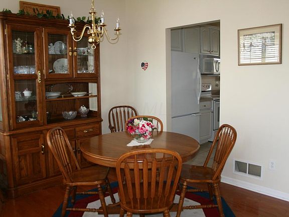 3rd image of 183 Pebble Creek Dr