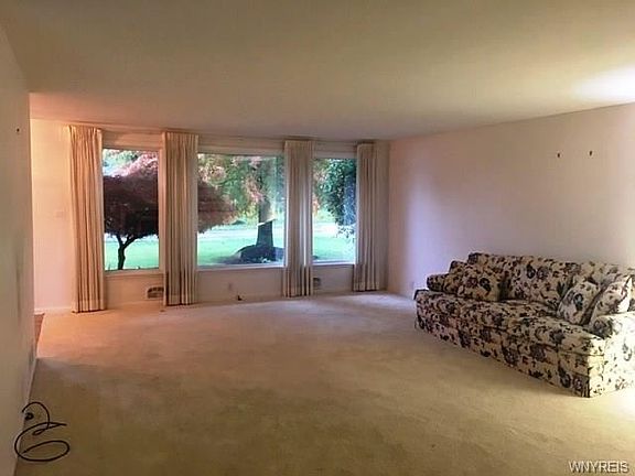 4th image of 81 Lake Ledge Dr