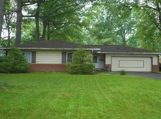 28701 Holly Dr, North Olmsted, OH 44070