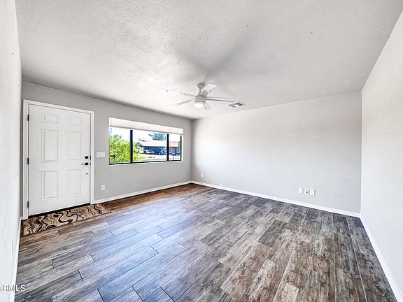 4th image of 570 W YALE Drive