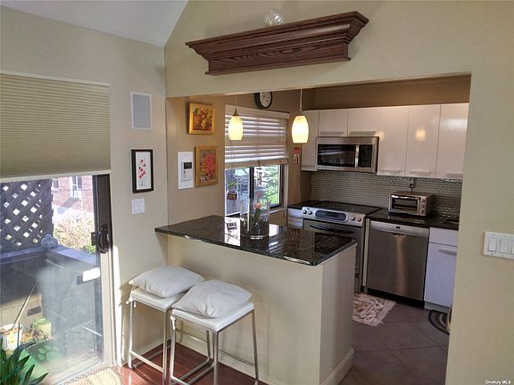 4th image of 7 Hill Park Ave APT H
