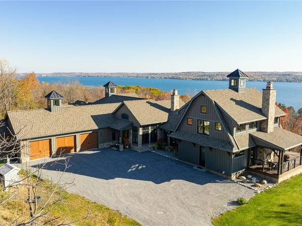 4096 Onnalinda Dr, Canandaigua, NY 14424