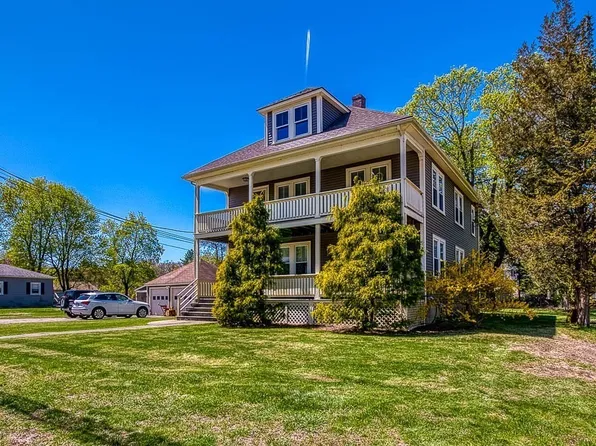 39 Lewis St, Franklin, MA 02038