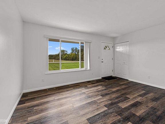 4th image of 3359 Emmett Rd