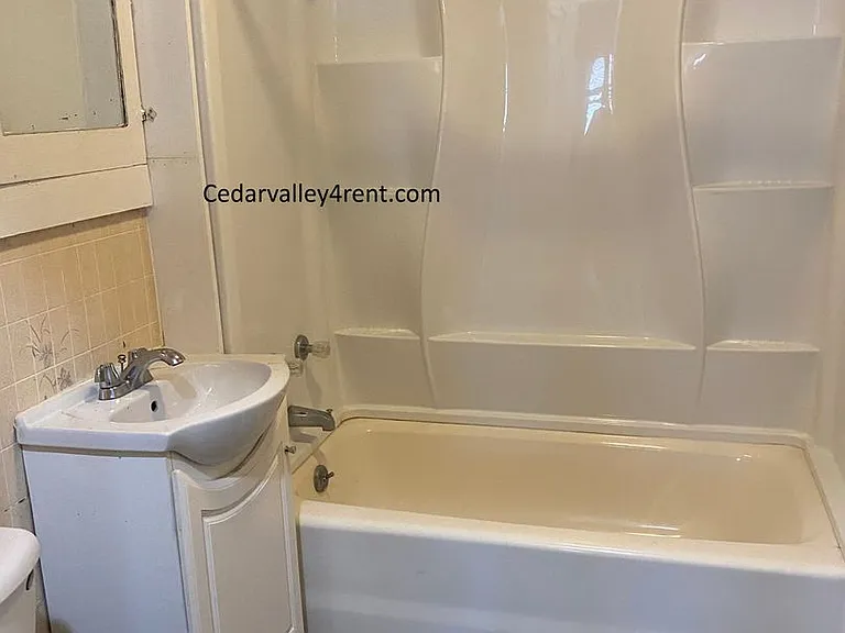 1233 Logan Ave — Photo 4