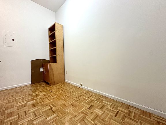 5th image of 306 W 106th St #2B