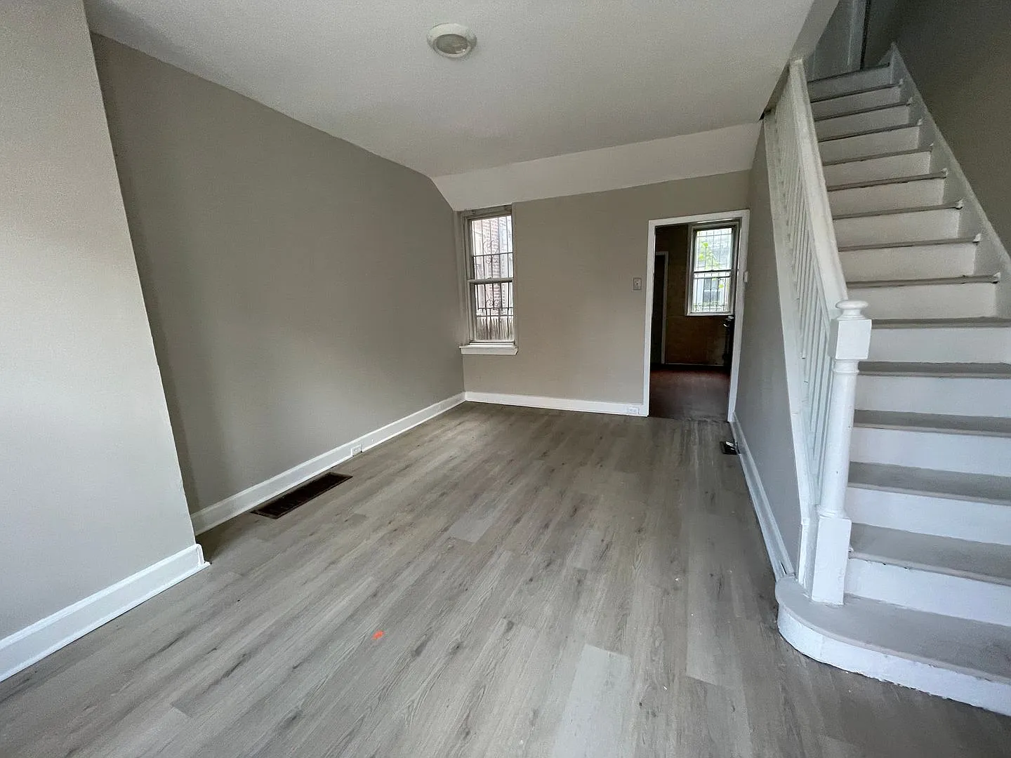 2 Beds | 1 Bath Philadelphia Rental 250 E Stella St — Photo 3